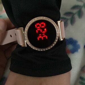 Whatch for kids 
It’s pink 
I has been worn a couple times